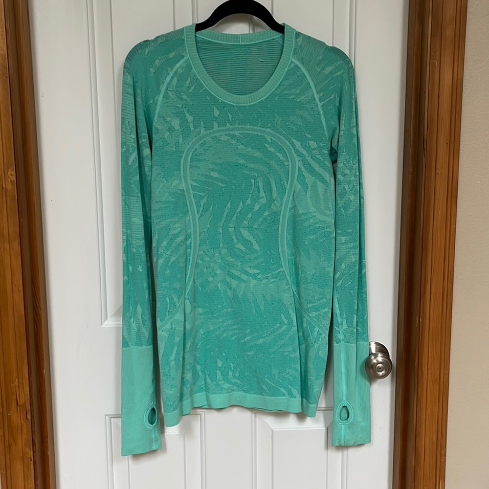 Lululemon swiftly top